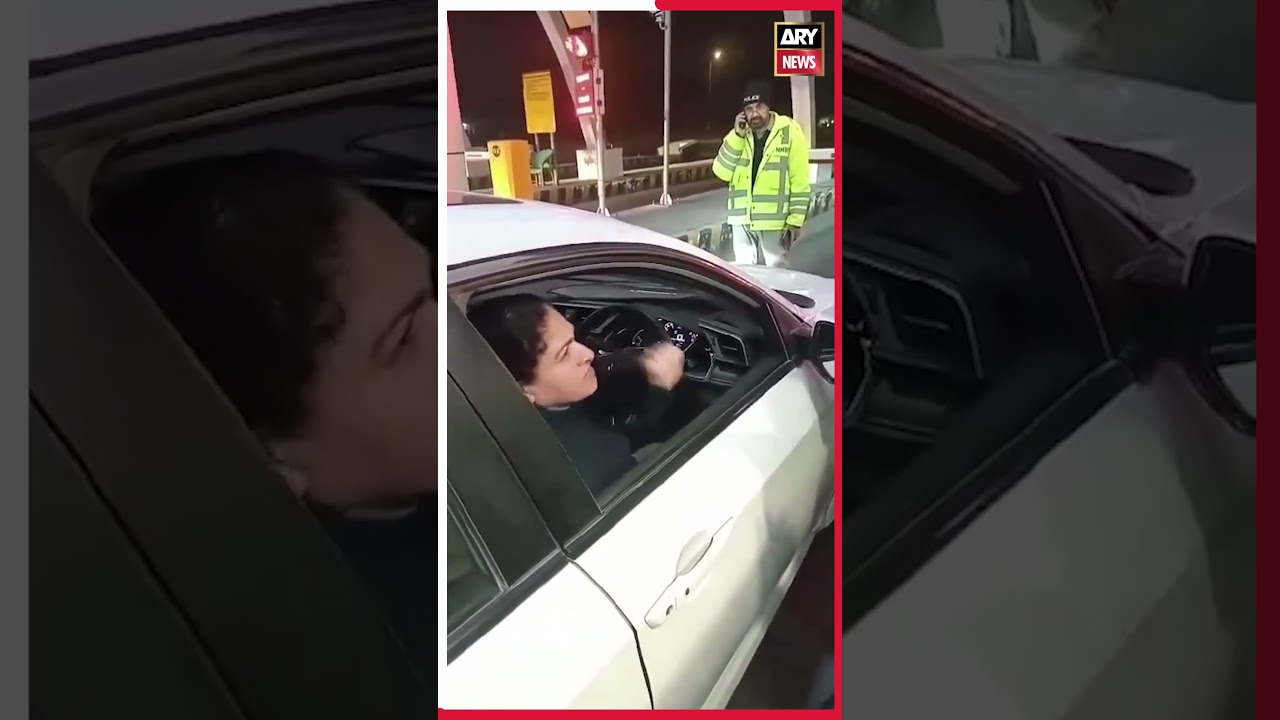 Watch: Angry woman driver runs over motorway police #TollPlaza #viralvideo #Motorwaypolice #shorts