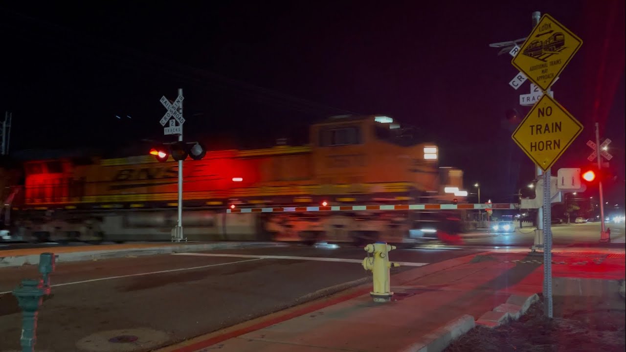 Westbound BNSF Autorack Train Here At Casa Blanca Near Riverside, CA Has For San Diego 12/11/25
