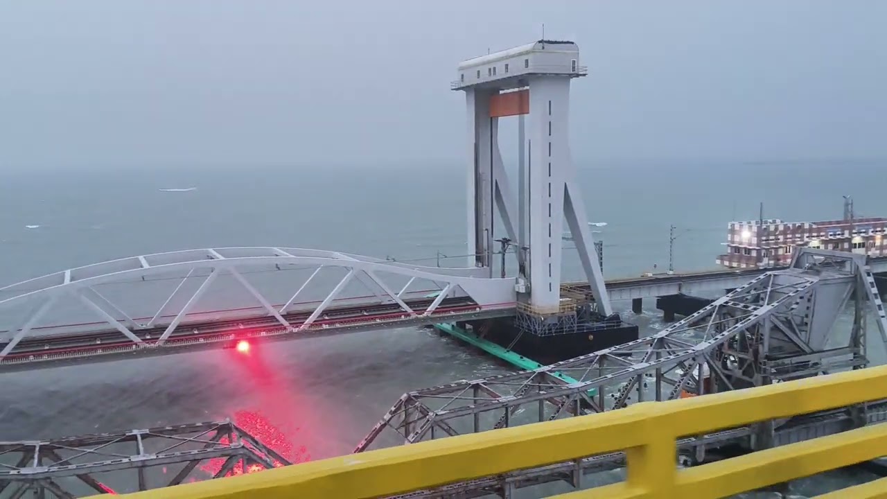 Pamban bridge rameshwaram tamilnadu India's first vertical sea bridge #pambanbridge #rameshwaram