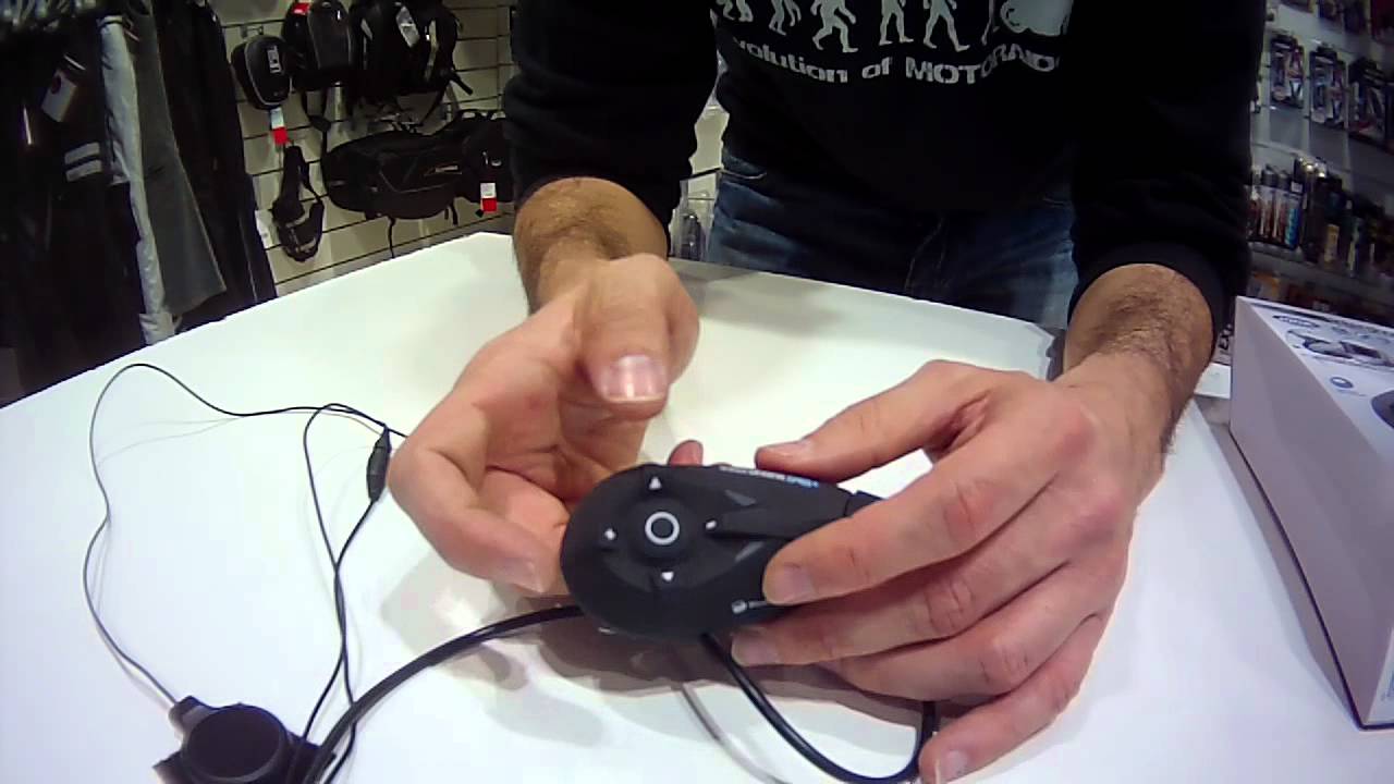 Interphone F5 Review part 2 - basic and pairing with iphone - www.motoraid.eu.MOV