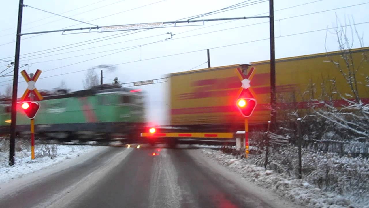 Route 68 by Jularbo, crossing railway and advancing towards Grytn&auml;s