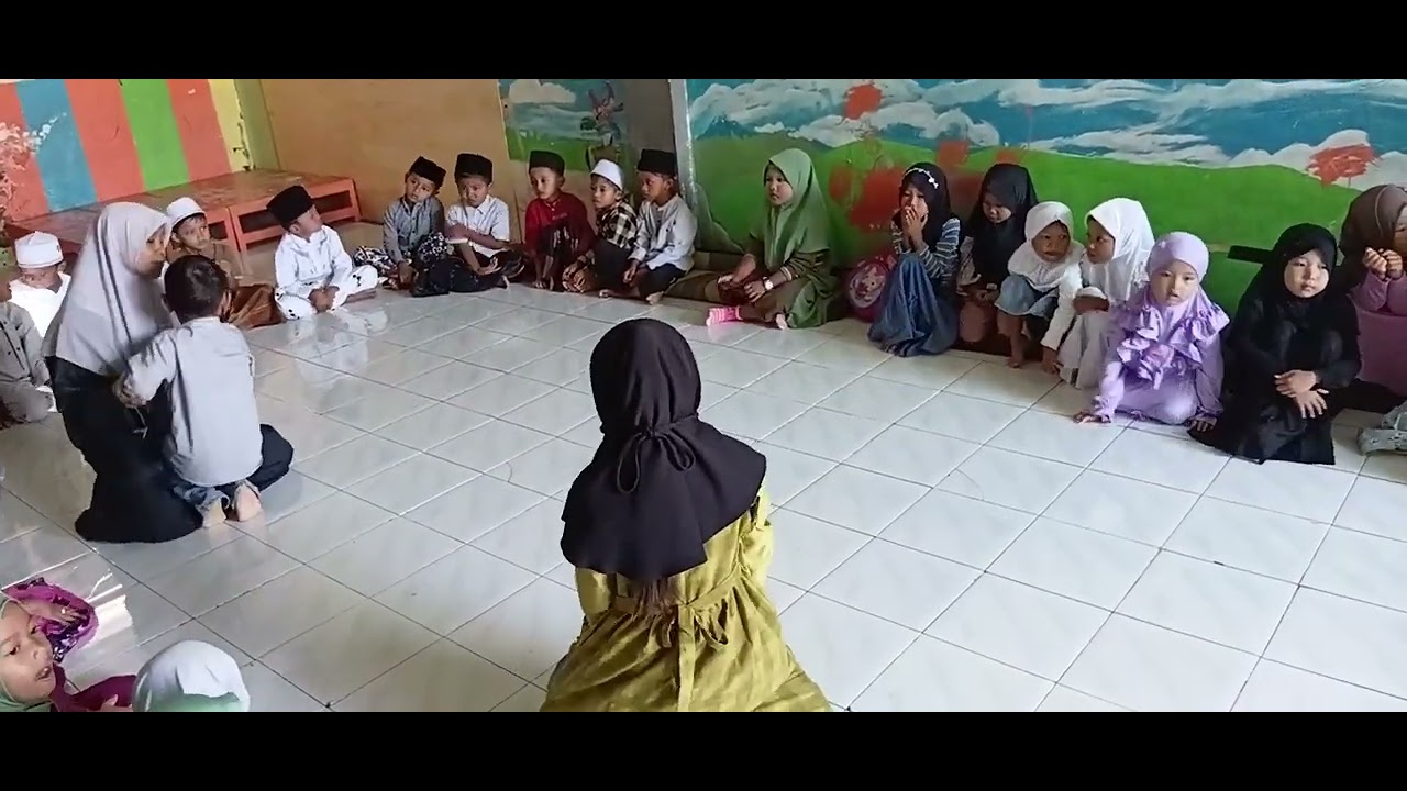 Membaca bersama al-qur'an  surat surat pendek TK MIFTAHUL ULUM