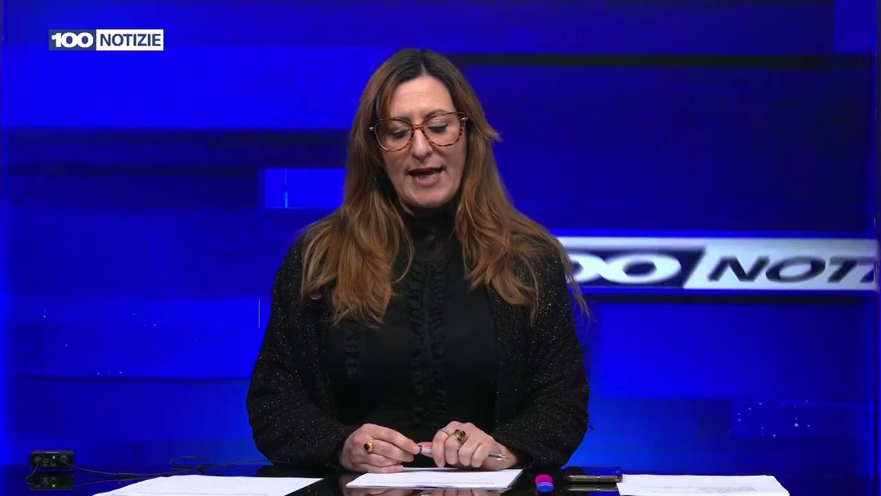 🔵LIVE ORA: TG 100 NOTIZIE 🔵 L’edizione serale con tutte le notizie del giorno, con Marina Luzzi