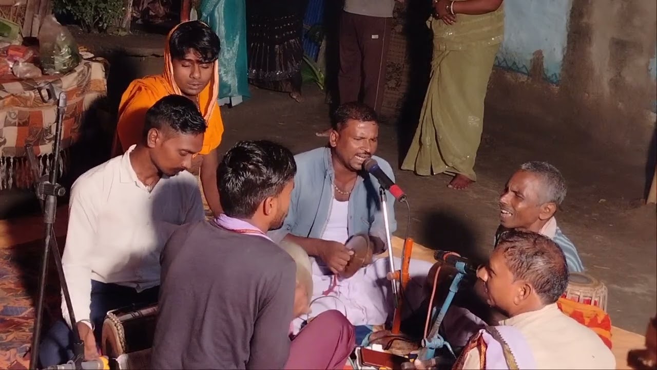 काली बनीं के आस्थापन करते हुए चपय गांव में जय हो कमंडल बाबा धाम दिव्या दरबार सेवक गौतम भगत जी 