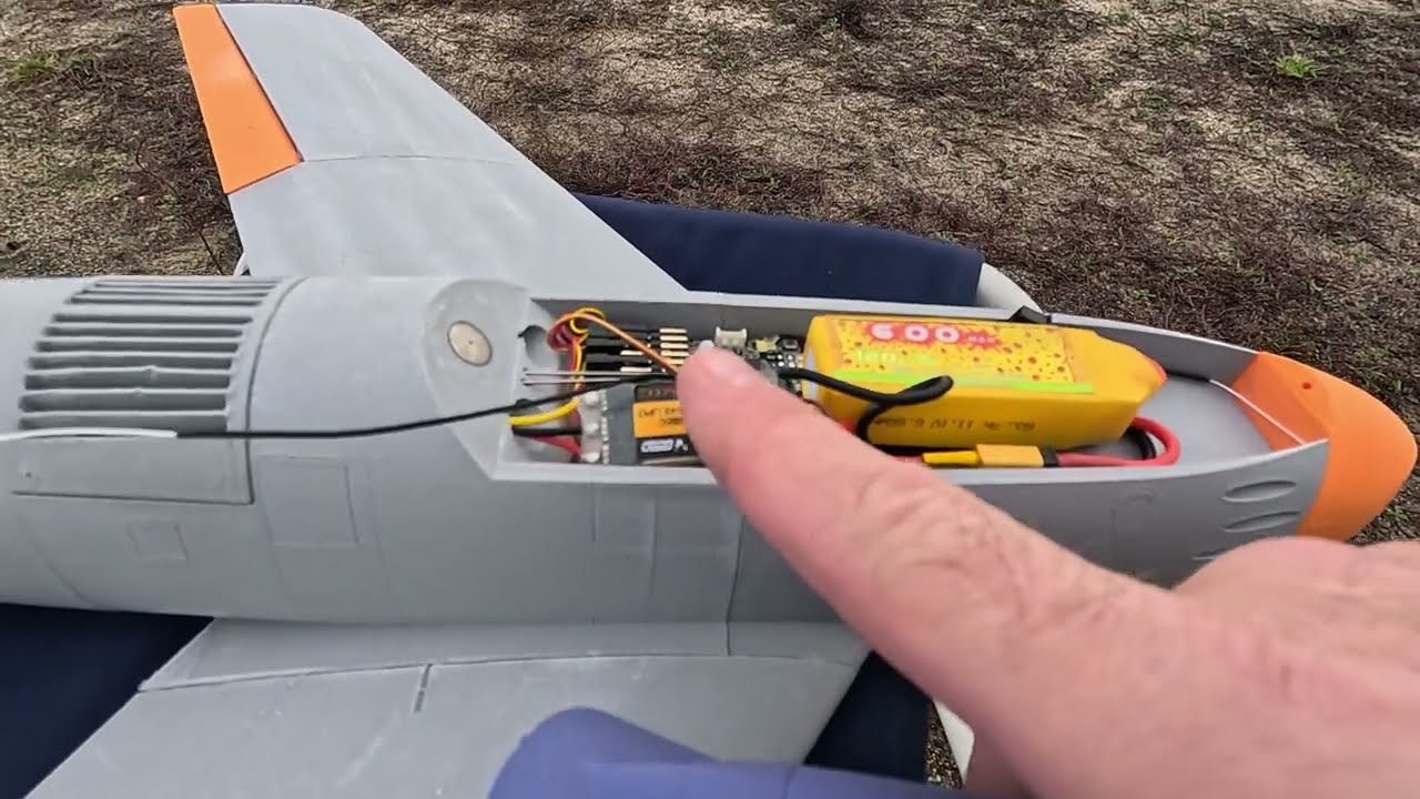 F-86 Sabre 560mm - maiden - beta tests - en subtitles