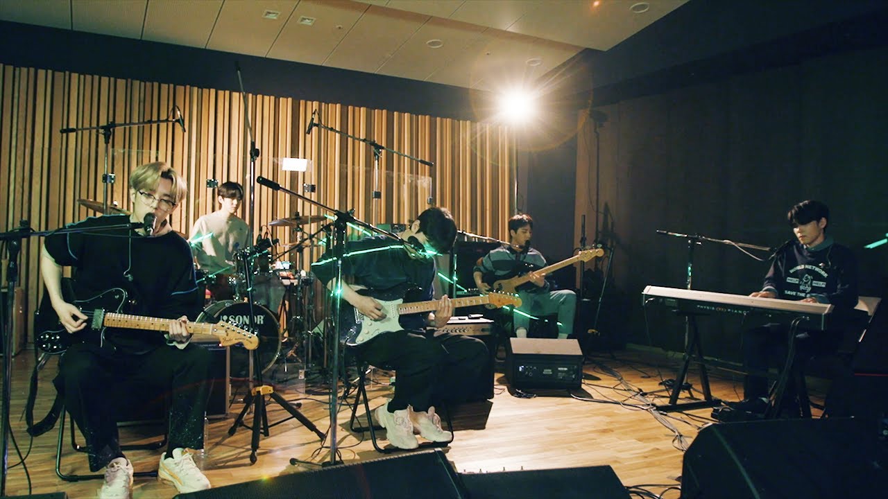 DAY6 performs 