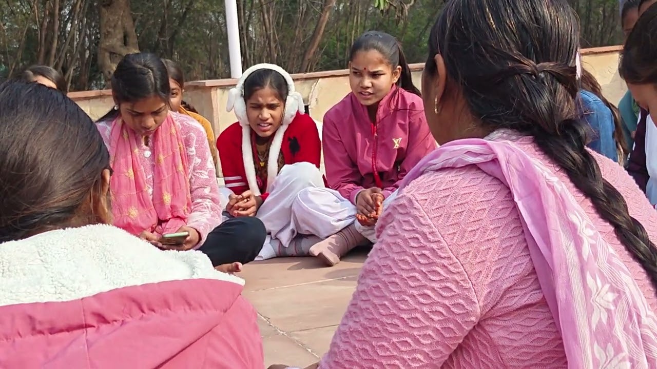   Shri krishna bhajan gate huye School students ke sath 