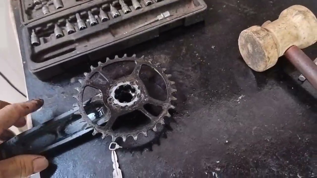 Como tirar o parafuso do pedevela dub,, sram nx,,