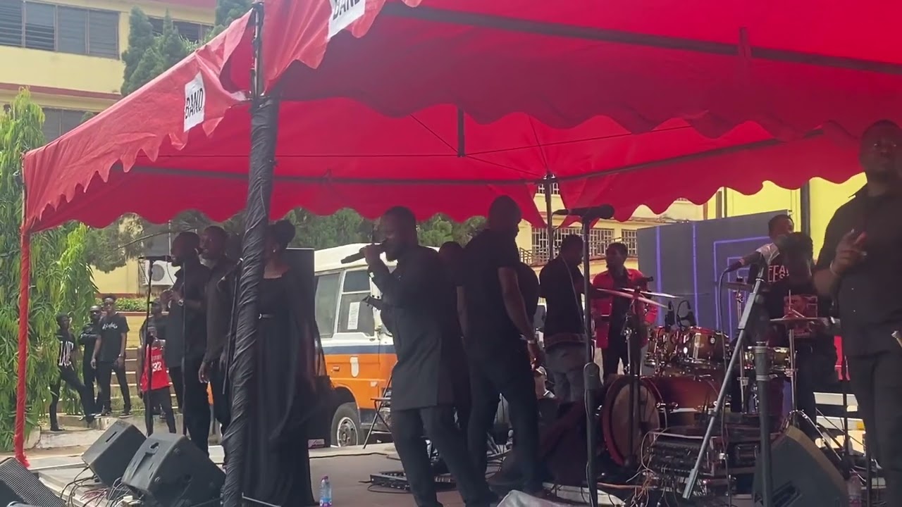 Jojo Arhin ministers a medley of Ps Joe Beecham songs at Agya Yaw's funeral