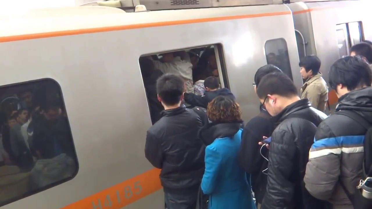 China Beijing Subway Rush Hour In Xierqi Station（中国北京西二旗地铁早高峰）