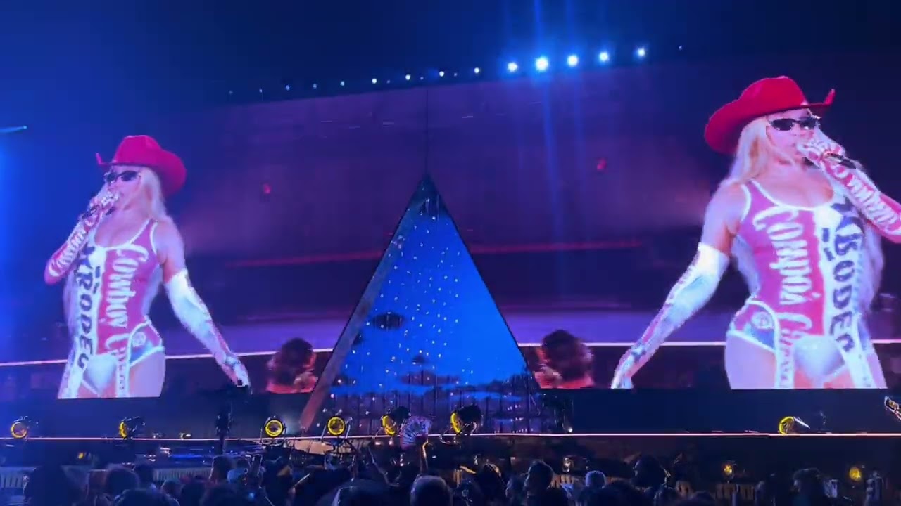 Beyoncé COWBOY CARTER DC Night 2: DESERT EAGLE, RIIVERDANCE & II HANDS II HEAVEN