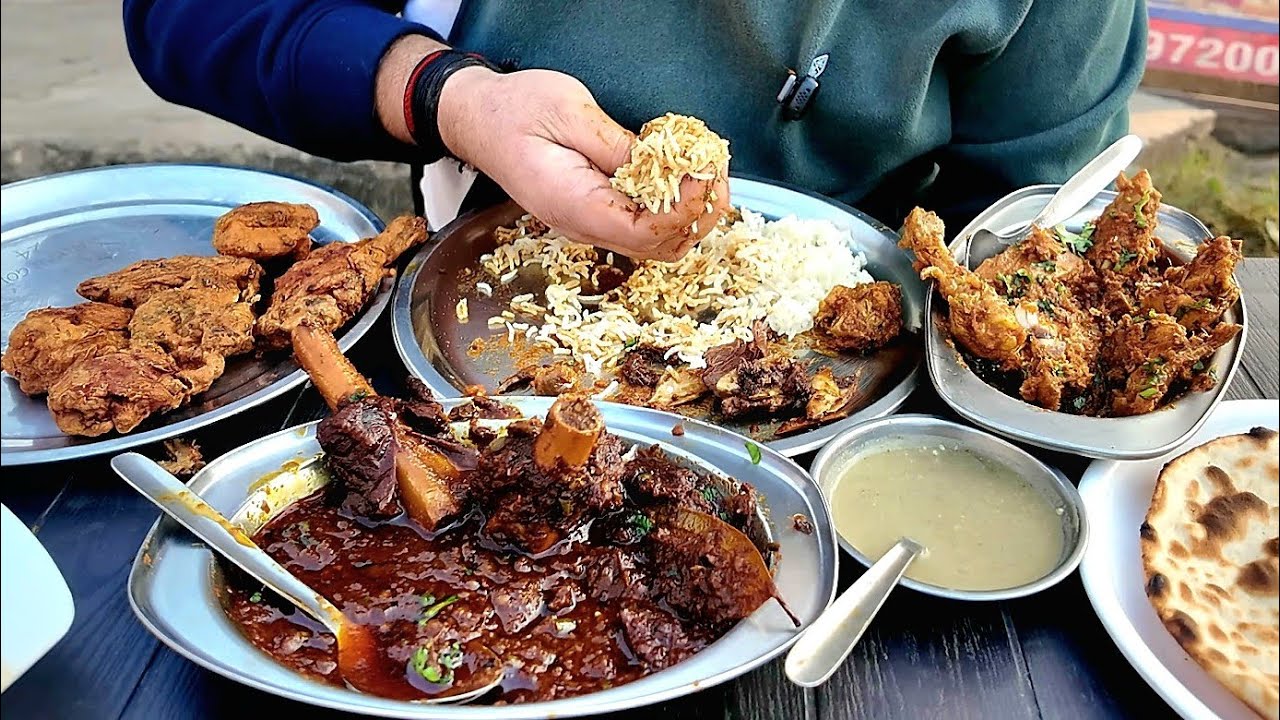 Shoki Bhai Ka Mutton Masala Aur Chicken Pakoda Aur Roti | Yaaran Da Dhaba Nagrota | Jammu food tour 