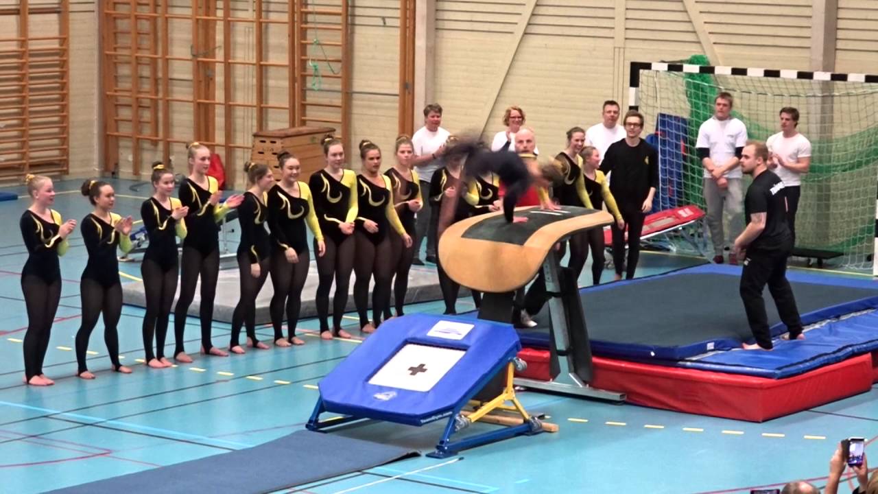 Uppvisning 2016 - Salemgymnasterna lag 1