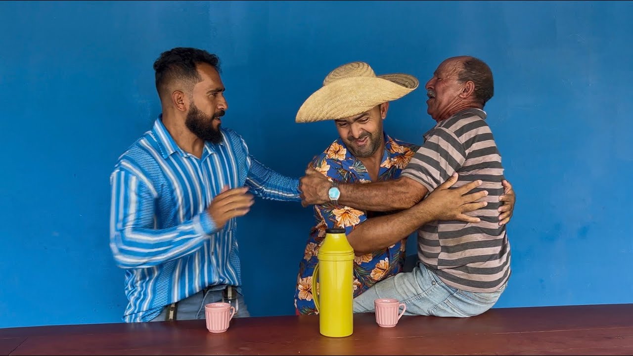 Seu Biu aparta a briga de Chico e Seu Valder 