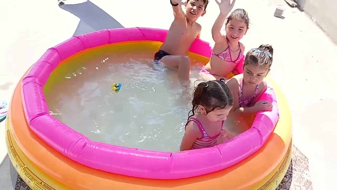 Kız kardeşler kuzenleriyle havuzda!! para bulmaca oynadılar havuzda parayı bulan bonibonu kaptı