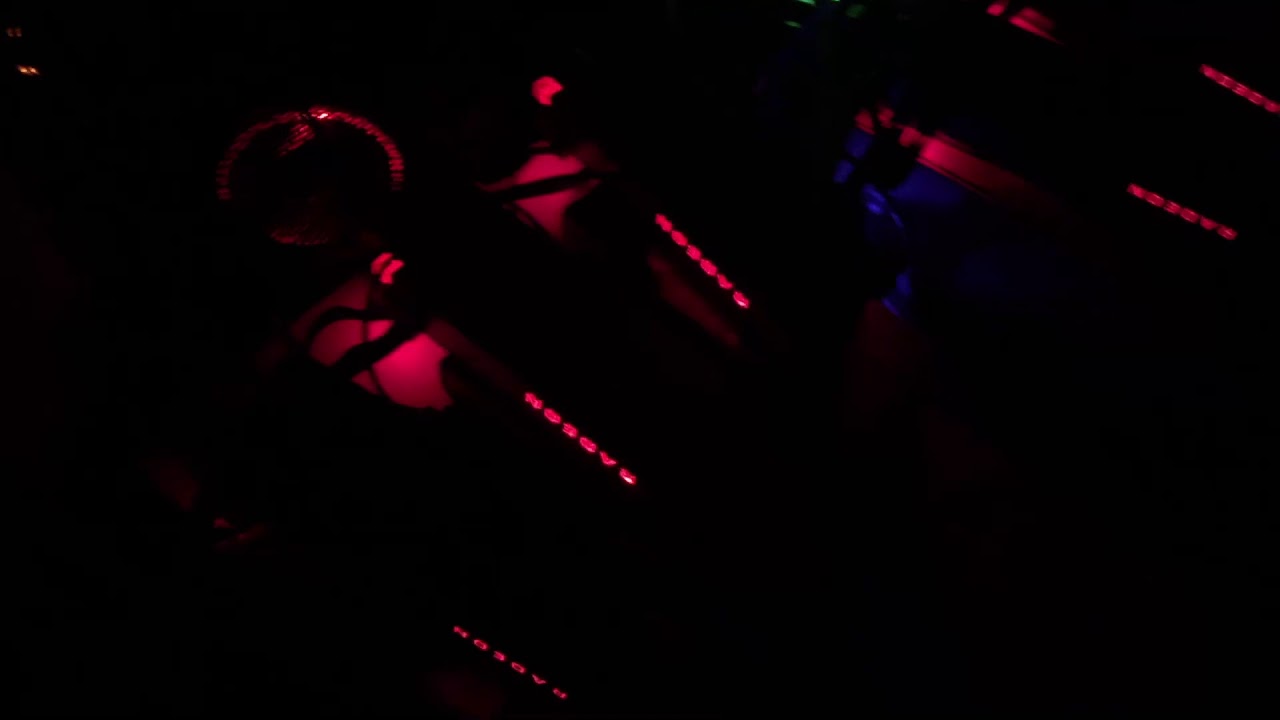 6 AMD Radeon Vega 64 in the dark mining Monero XMR