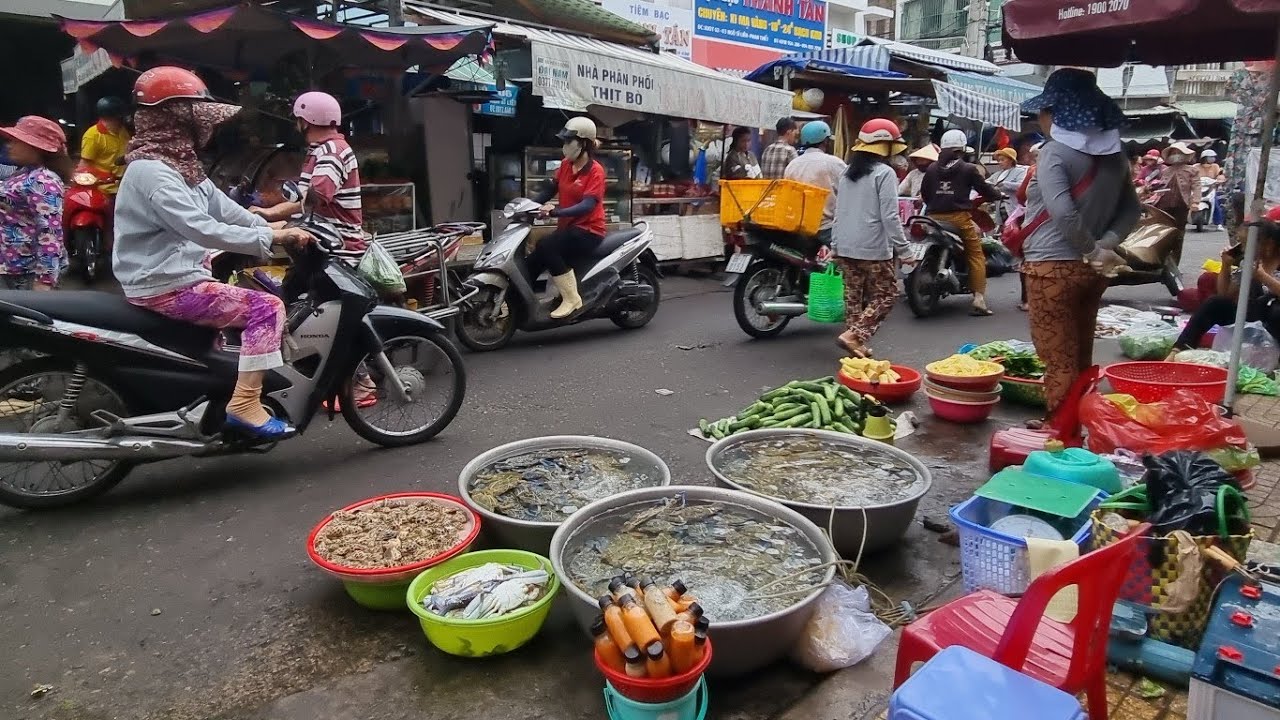 25.12.204 Chợ cá - Đường phố 7h45 sáng | Lang thang Phan Thiết chợ lớn