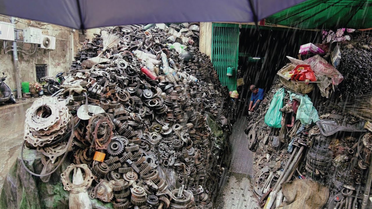 【4K】Bangkok's Junkyard Streets, Walking in HEAVY RAIN (Talad Noi, Chinatown)