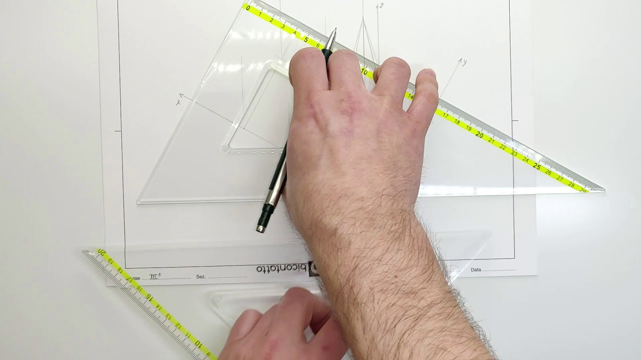 CLASSE TERZA 27 Assonometria Monometrica di un Gruppo Solidi - Parallelepipedo e Piramide esagonale