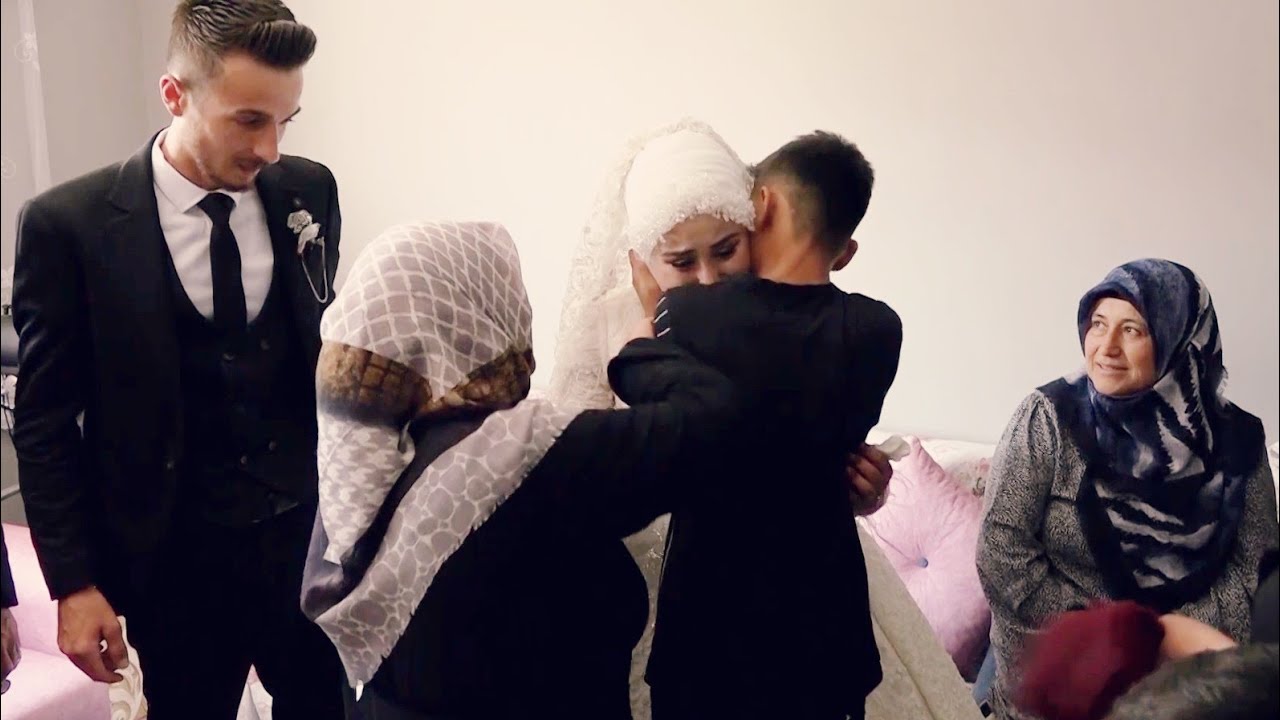 VEDA ESNASINDA GELİNİN KARDEŞİ AĞLAMASINA DAYANAMADI Rojhat Rojdem