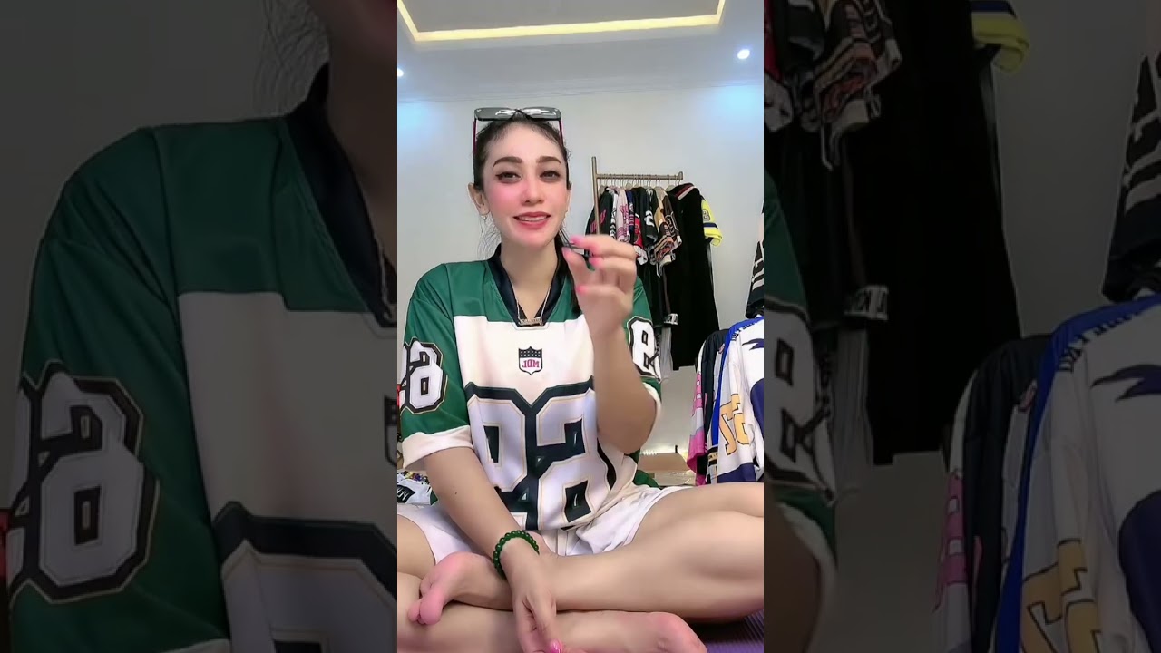 Bunda jualan baju Jersey pamer apemnya kelihatan 