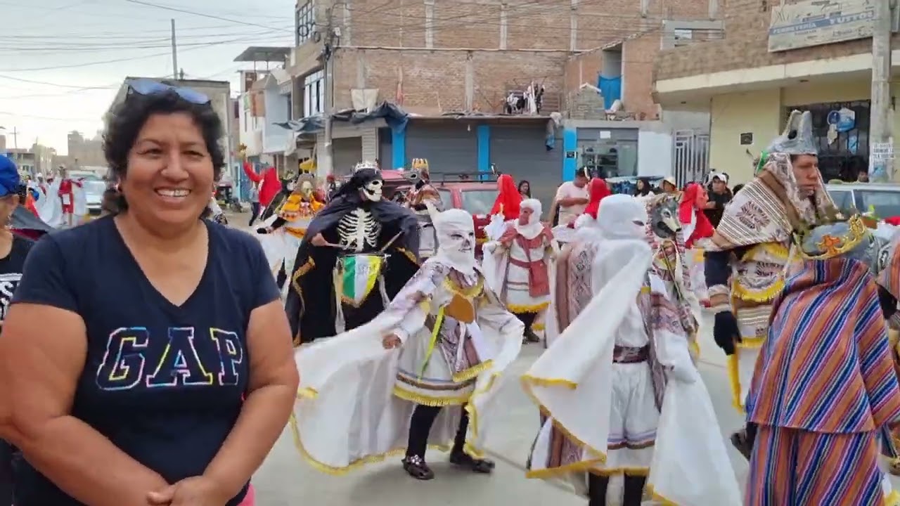 Entrada de bandas en Honor ala Virgen de la Puerta - Viru