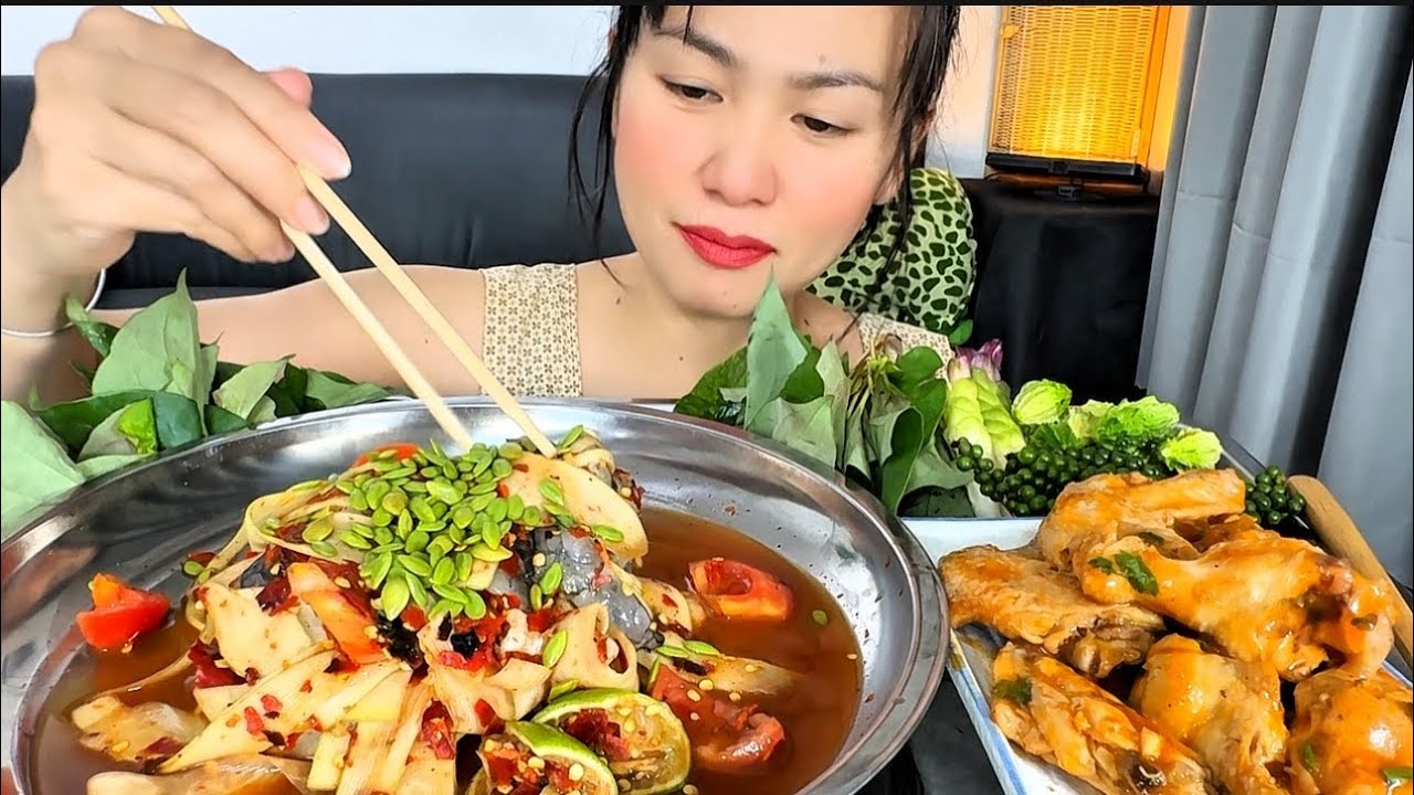 Thaifood ASMR ตำหลวงพระบางกุ้งสดกินกับไก่ผัดซอส Papaya salad with fresh shrimp MUKBANG SHOW 