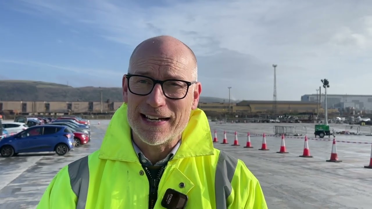 &laquo;Масштабы поражают воображение&raquo;: депутат Стивен Киннок посетил компанию Tata Steel в Порт-Талботе.