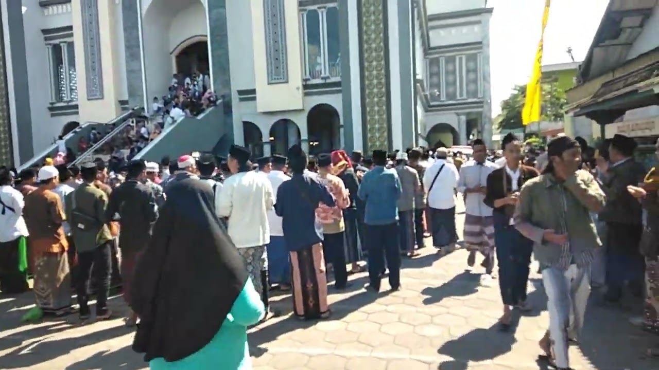 detik-detik persiapan pemakaman Mbah Dim