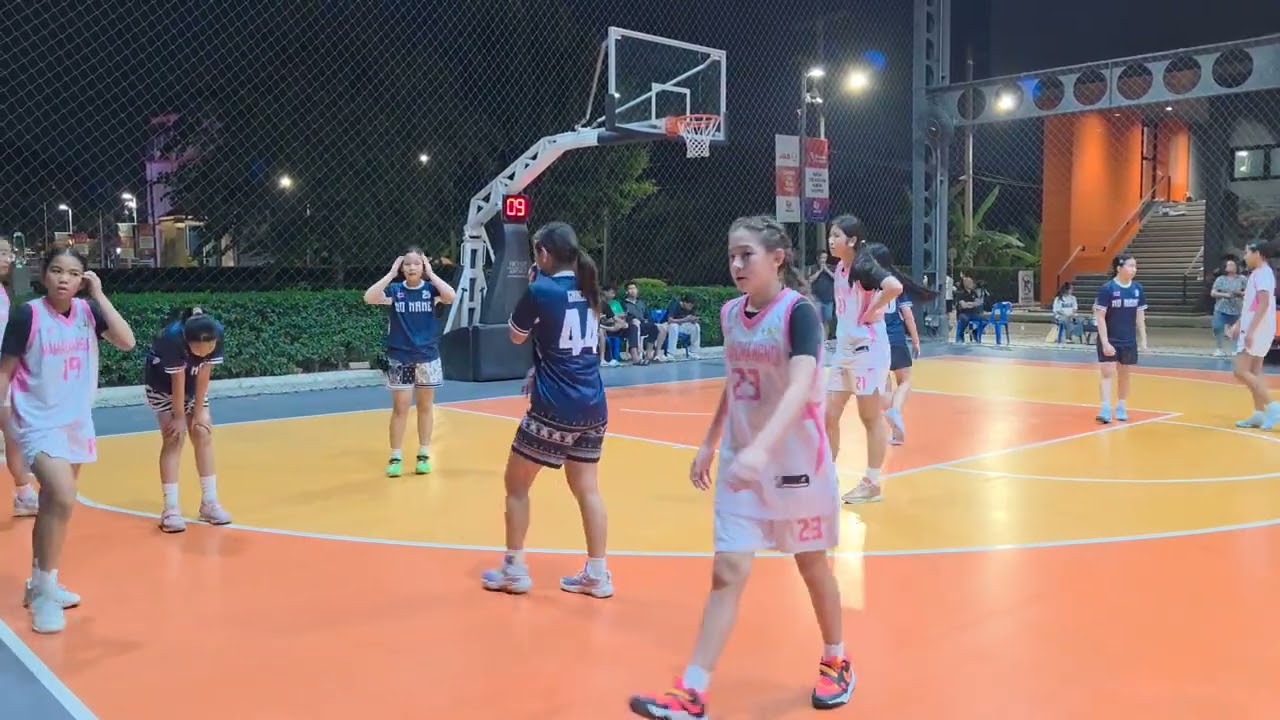 No Name VS Chang Noi