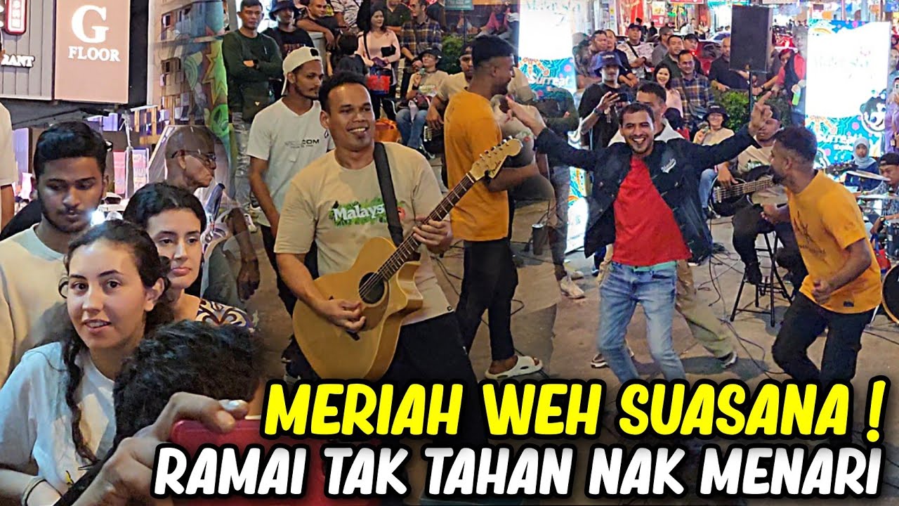 Kuat suara pelancong bersorak happy siap menari bila Sentuhan main lagu Hindustan