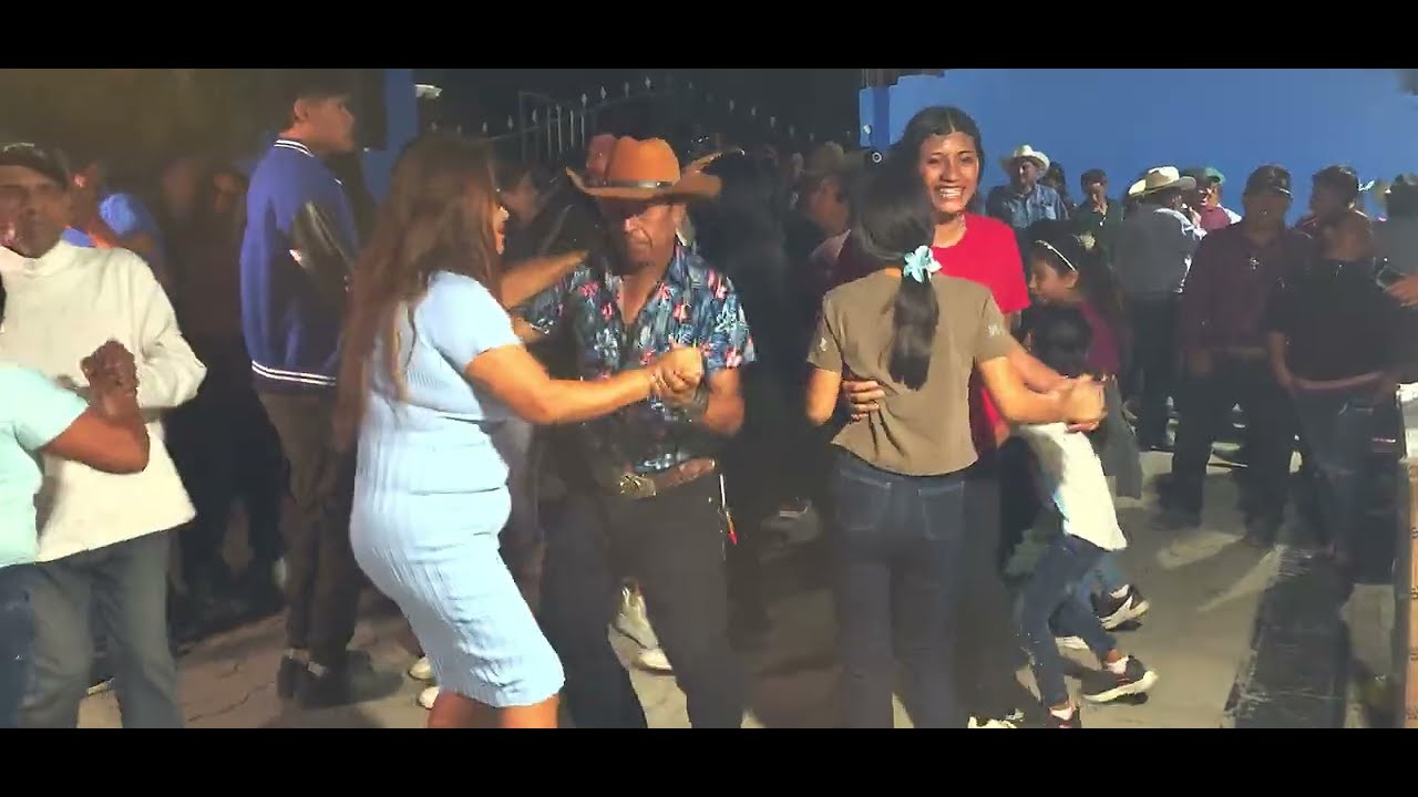 Y nos. Arancamos con el bailaso. De jabillal y nuestro amigo. Edbi  carransa con sus cansiones 