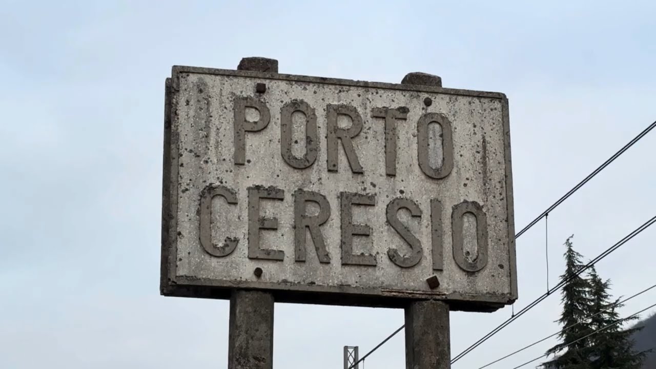 FERROVIA SUL LAGO!! SCENDONO le SBARRE e suona la CAMPANELLA in stazione per i TRENI per MILANO!!