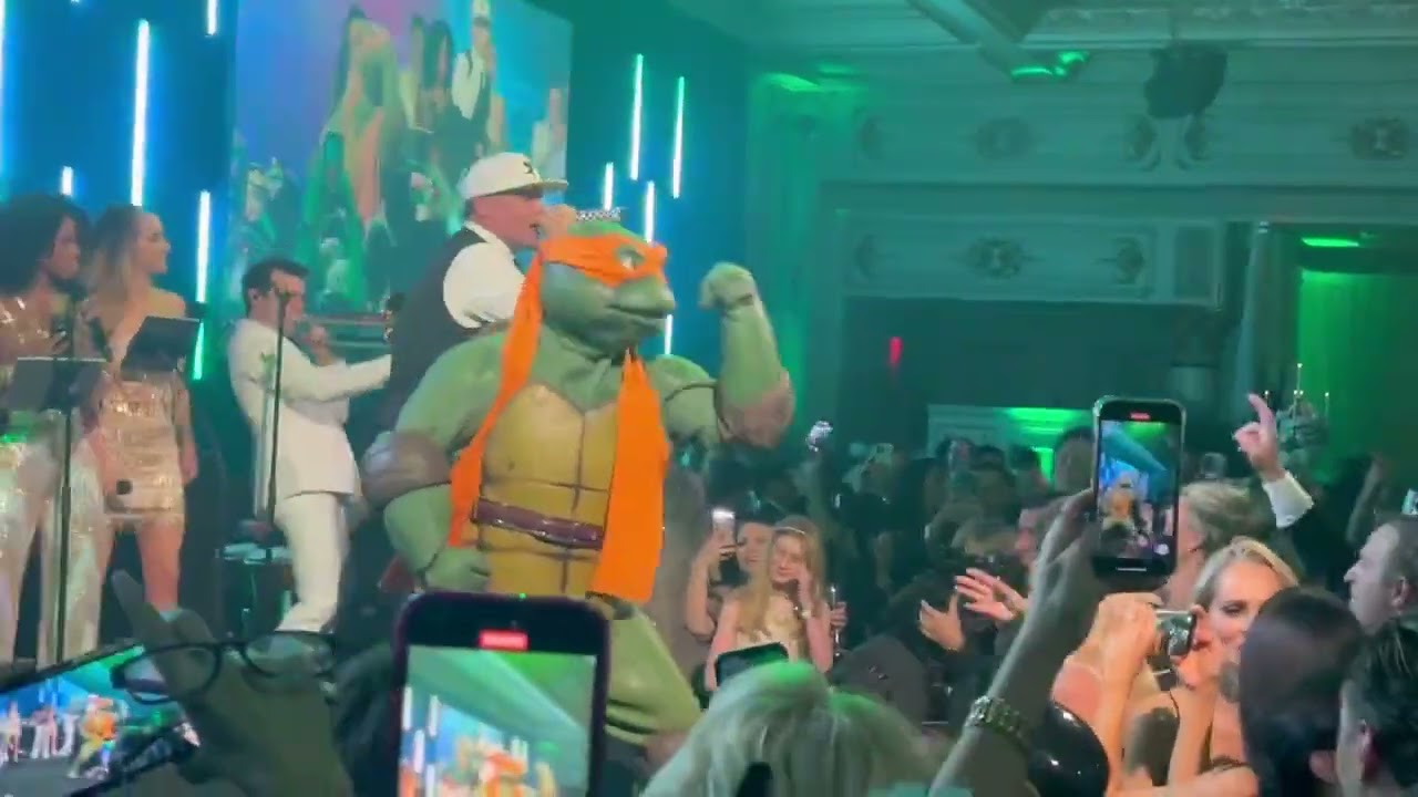 Vanilla Ice and Teenage Mutant Ninja Turtles performed at the New Year party for Trump at Mar a Lago