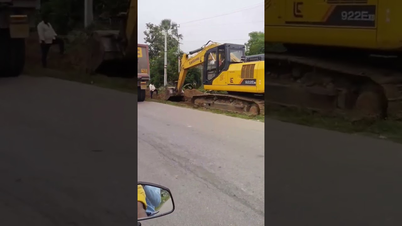 JCB filling the mud in the truck 🚛#jcbvideo #trucks #mud