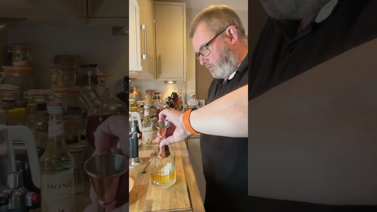 Making a Smoky Old Fashioned #cocktail #cocktailmaking #smokey #oldfashioned #shorts #short