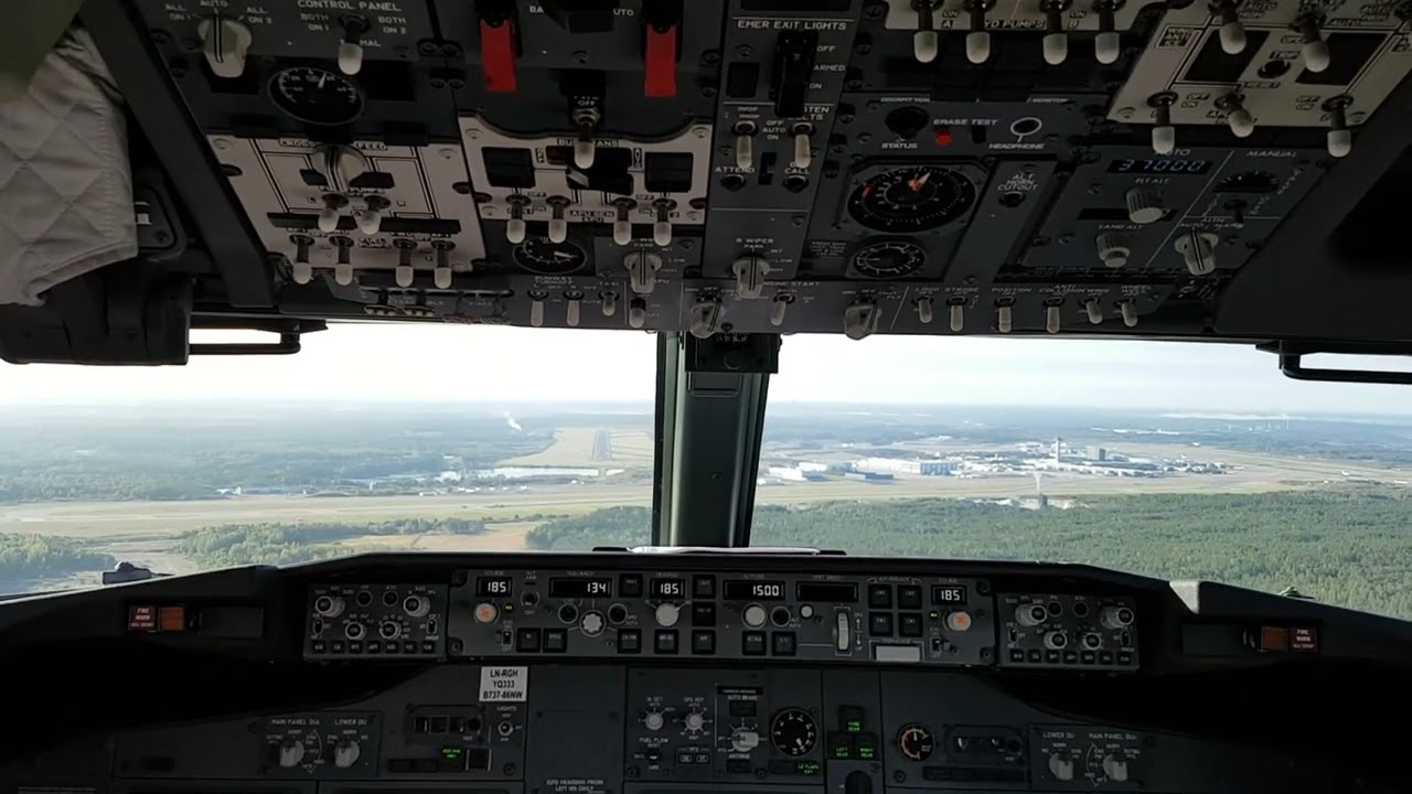 Cockpit View landing at Stockholm Arlanda AirPort ARN