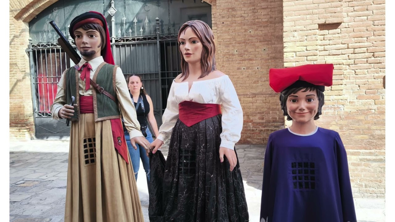 La Colla Gegantera i Grallera de Manlleu al DANSAPLAÇA de Sitges 07/09/2024