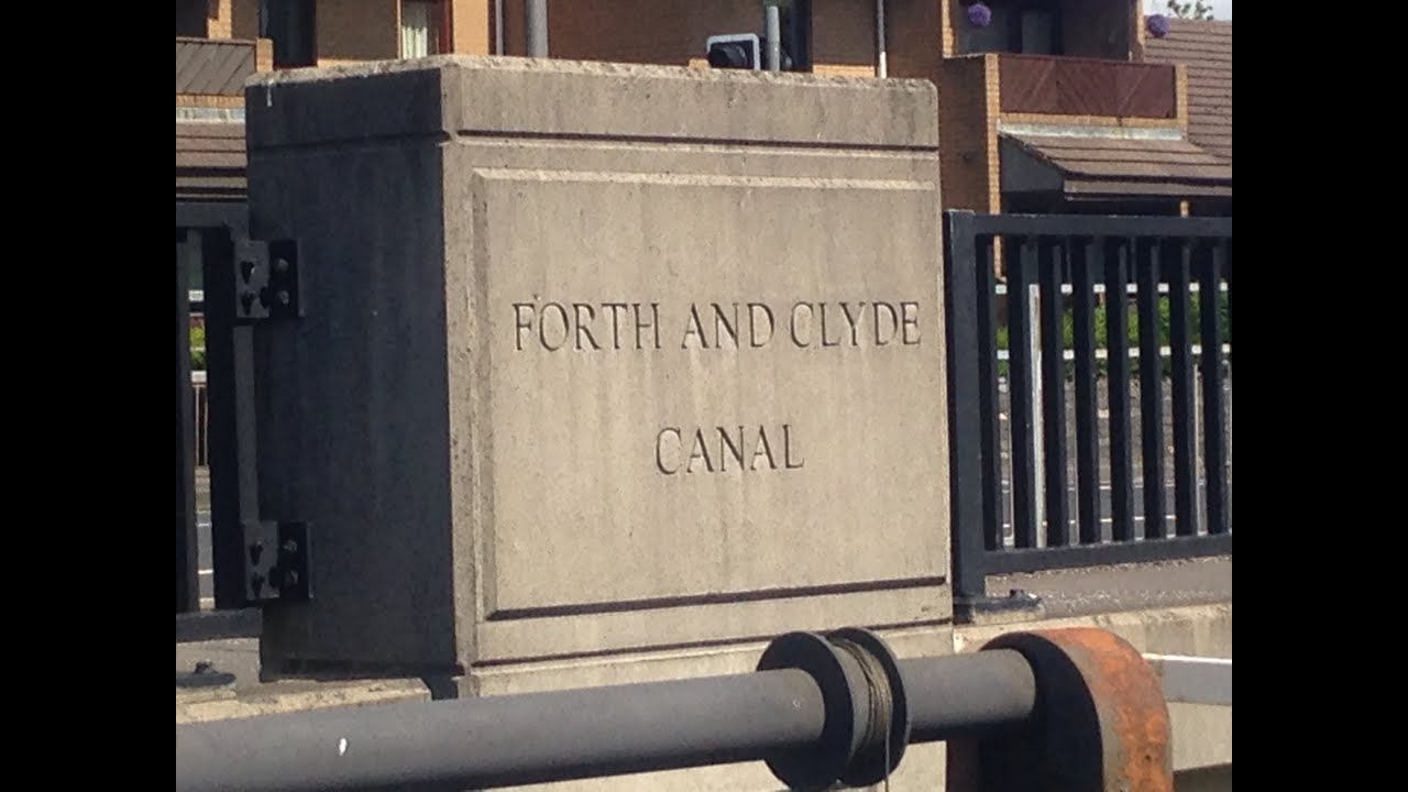 Dalmuir Drop Lock ' Forth & Clyde Canal ' - Scotland