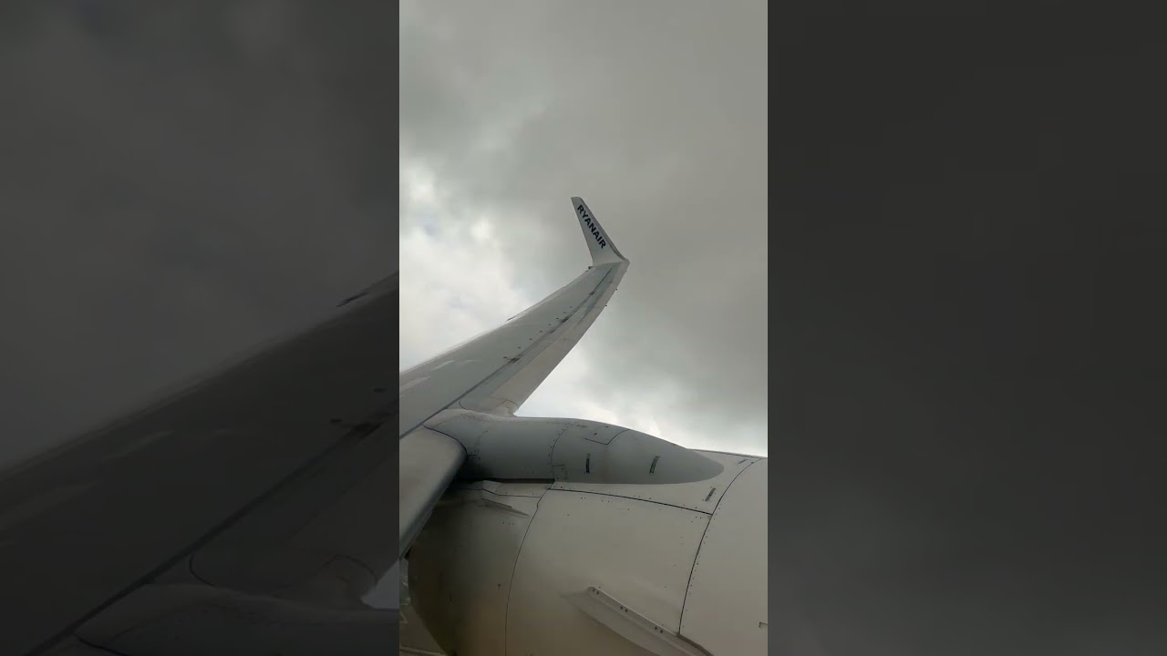 Ryanair Boeing 737-800 take off London Stansted