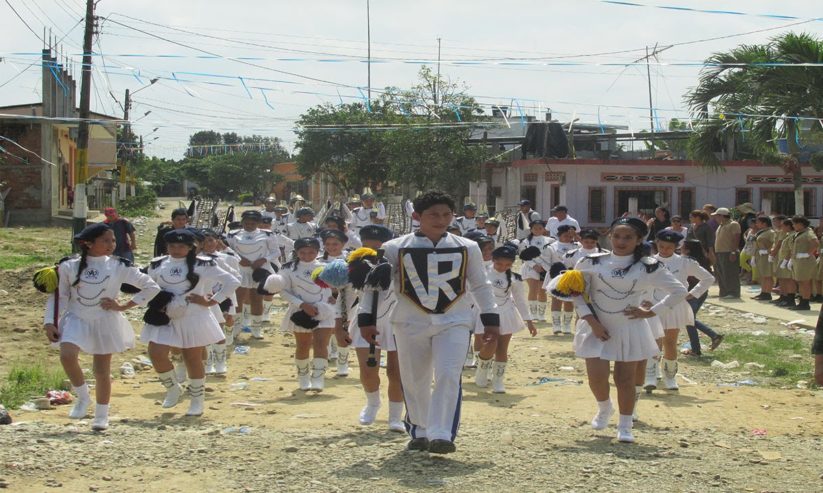 Banda de Guerra - Vicente Rocafuerte (Desfile Tenguel 2014)