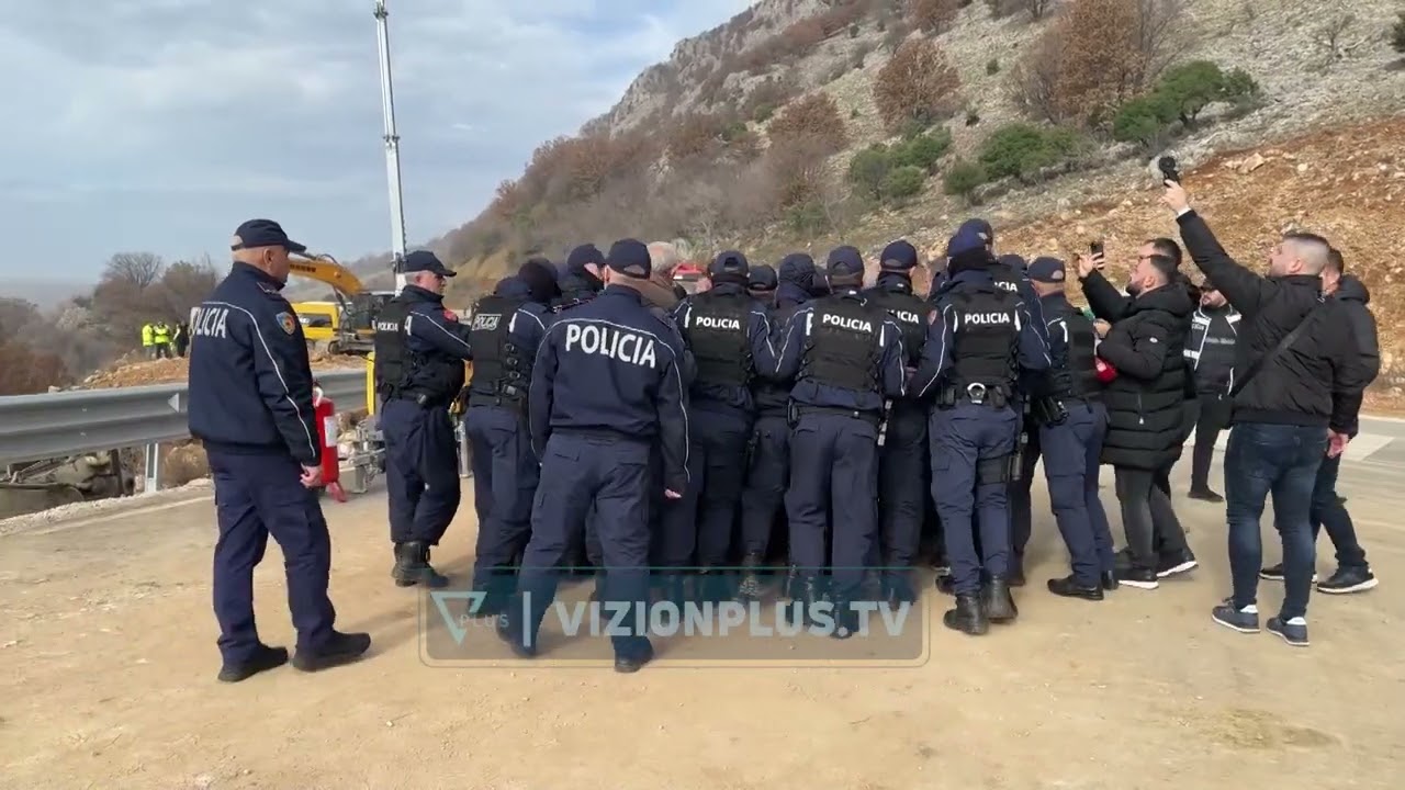 Vijon protesta kundër resortit, banorët përplasen me policinë, tentojnë të bllokojnë punimet