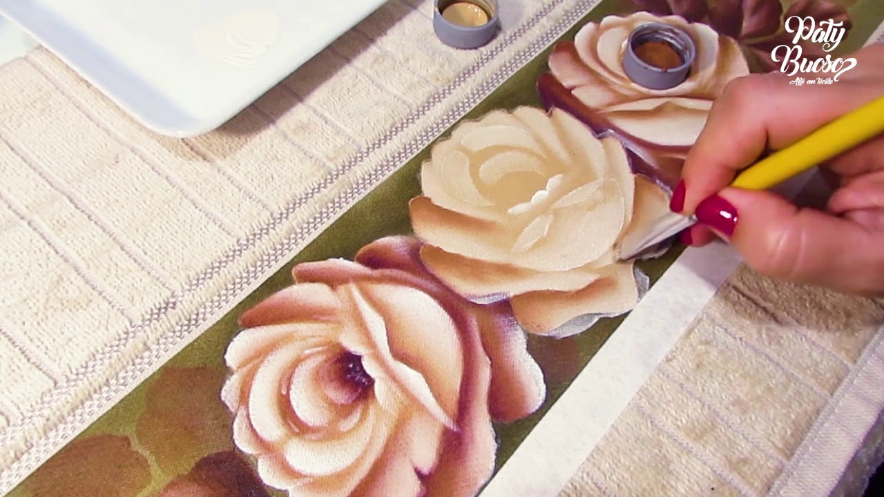 Rosas pintadas em tecido
