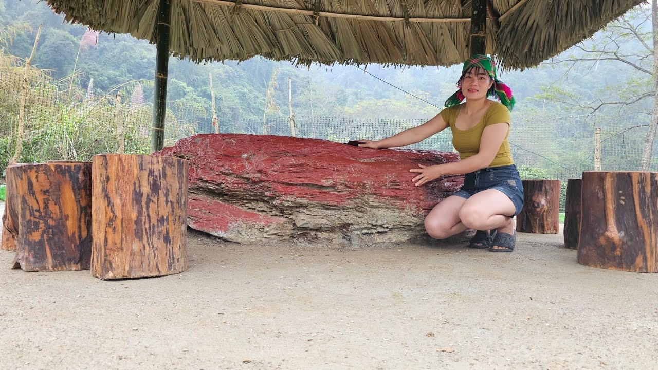 A single mother transformed a rock into a beautiful table.
