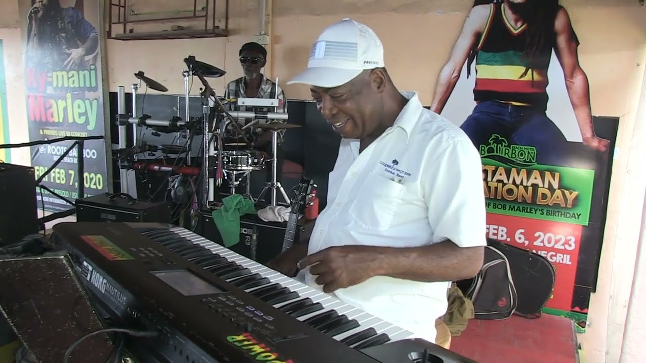 CHICAGO JOE: “Walking The Dog', Vinnie's Bar & Grill, Negril, Jamaica 2025