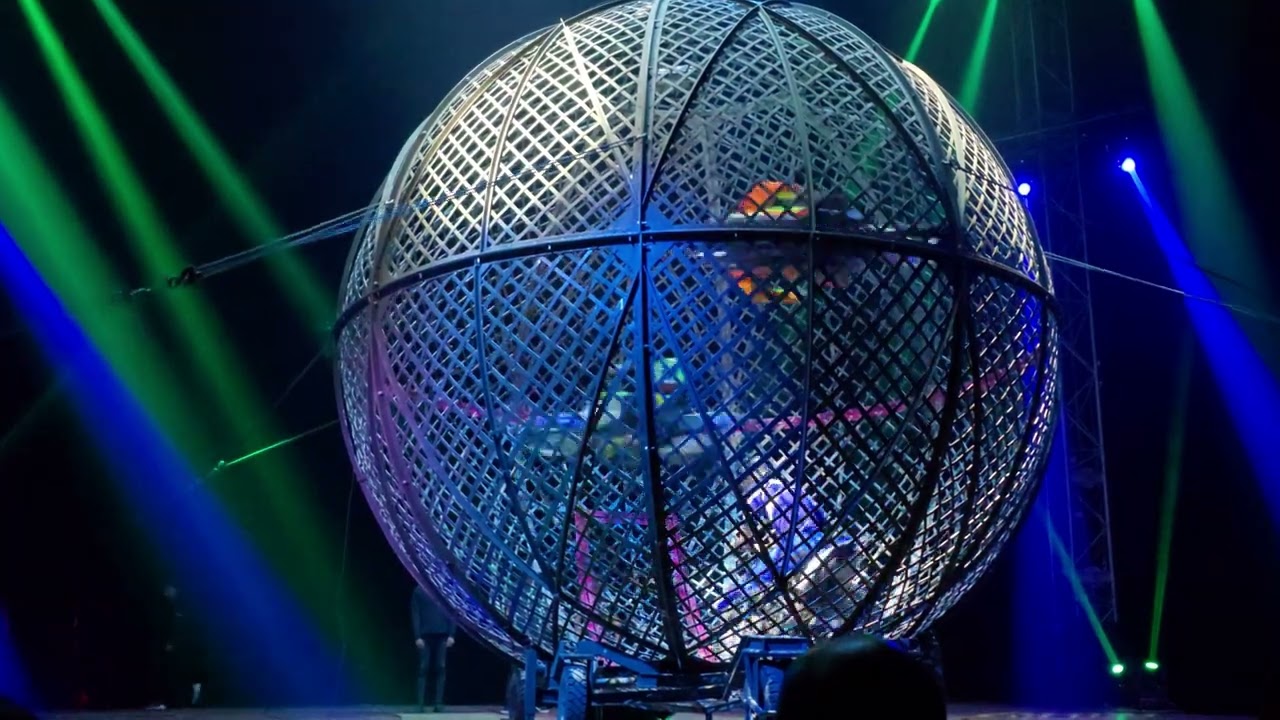 La Rueda de la Muerte a 3 motos de Circo Servian
