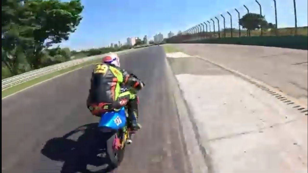 A ride on my Yamaha RD135cc at Interlagos, December 2025.
