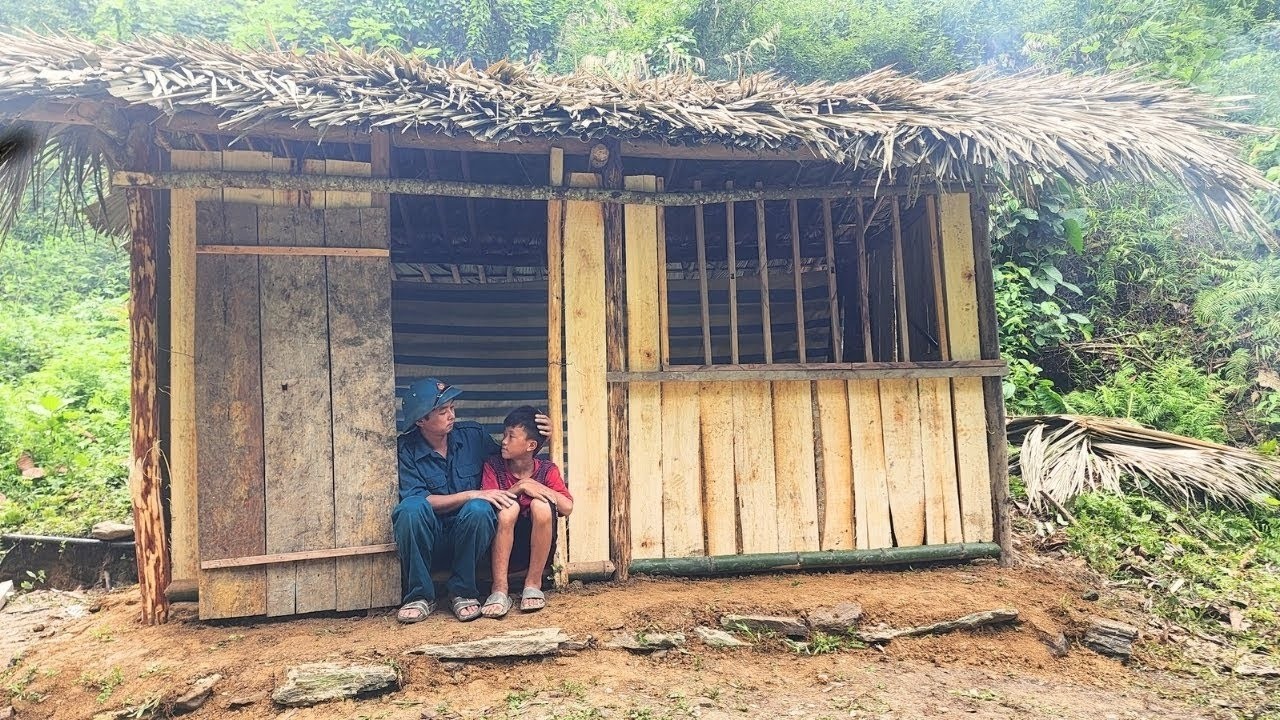 Full video: 145 days of building a new log cabin by police officers for Highland boy.