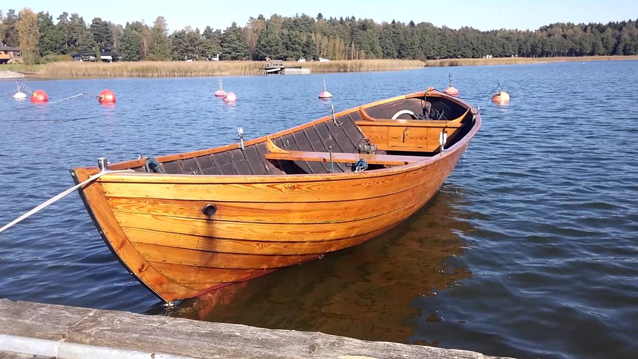 Puuvene ja Wickstr&ouml;m / Wooden boat old engine