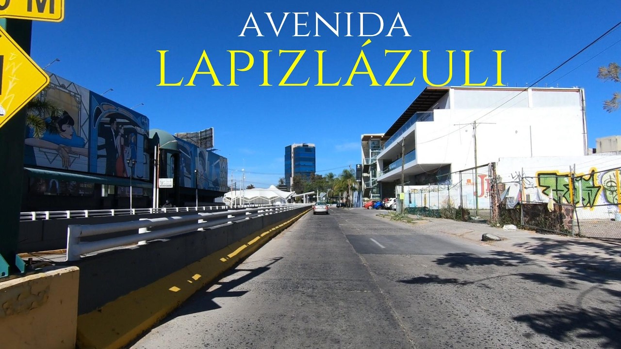 (Driving) Avenida Lapizlázuli. Zapopan Jalisco
